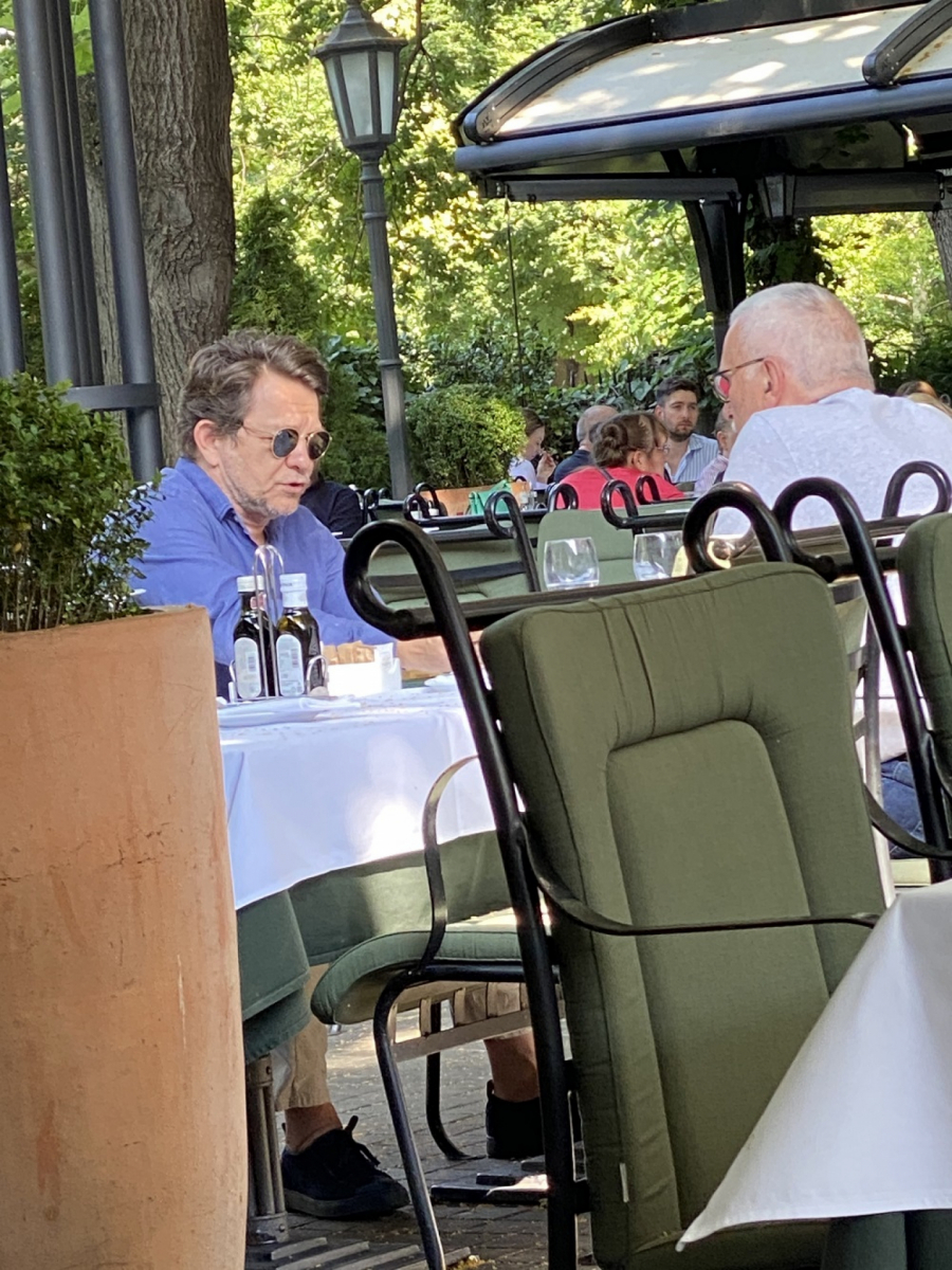 PRIVEDEN DRAGAN BJELOGRLIĆ Osumnjičen da je pretukao reditelja!