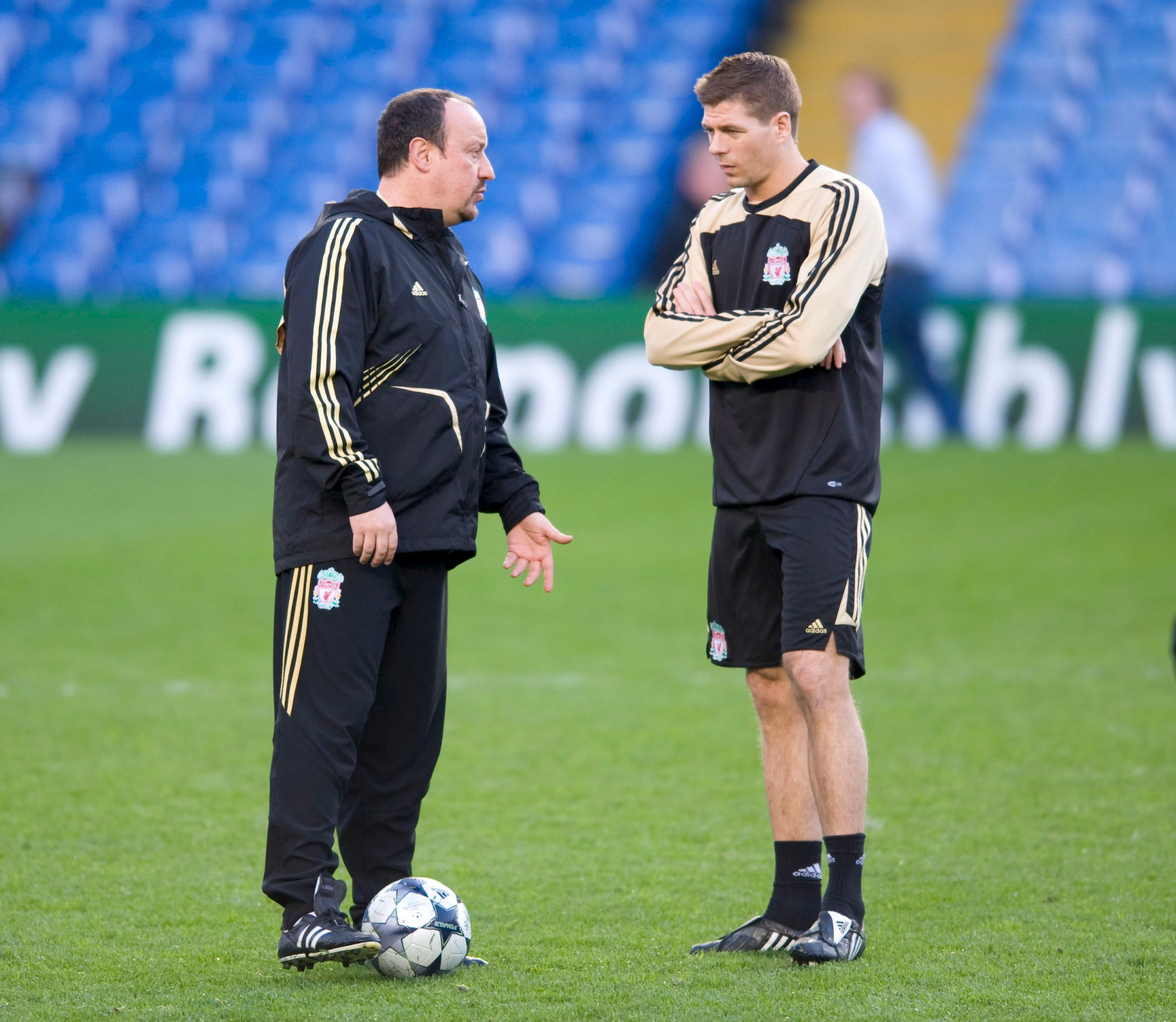 SPREMA SE NOVI OTKAZ U PREMIJER LIGI! Navijači bi da mu vide leđa, ali on se ne plaši za posao!