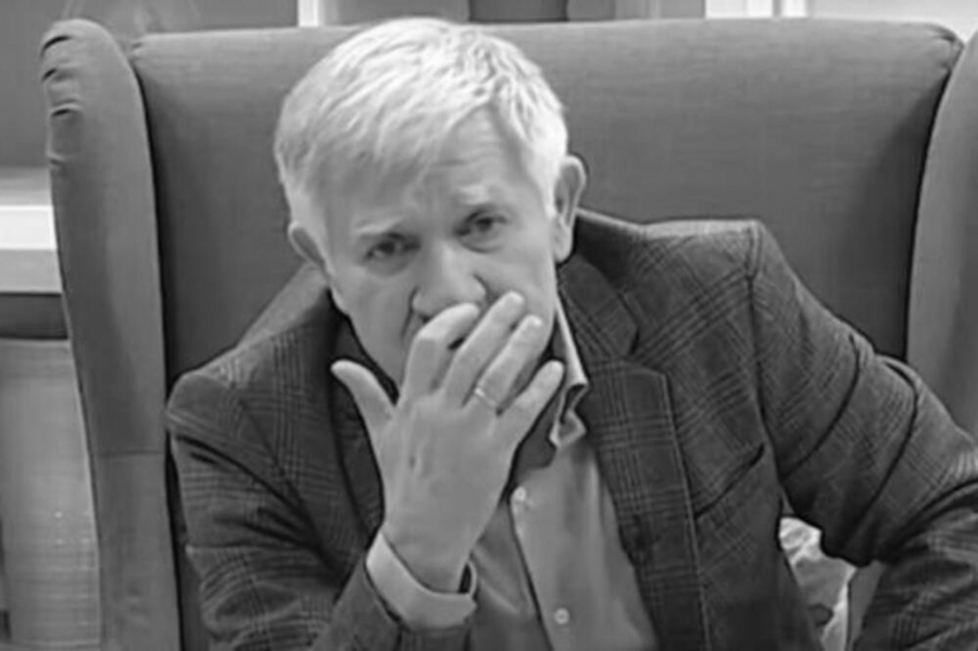 ON U KRVAVOJ KOŠULJI, ONA U ZAVOJIMA! Pre smrti Novice Zdravkovića njegov sin napravio neviđen skandal, pevač bolestan tada skočio iz kreveta