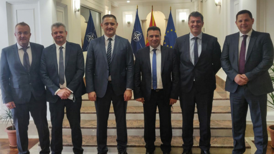 BOKS SPAJA REGION!  Zaev poslao pozdrave predsedniku Vučiću i zahvalnost za vakcine!