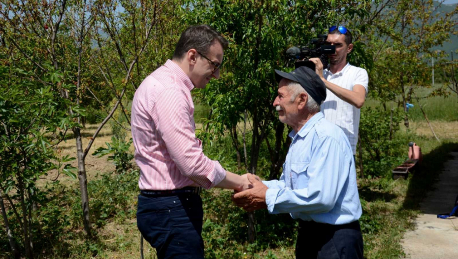 PETKOVIĆ ISPUNIO OBEĆANJE Direktor Kancelarije za KiM ostvario želju deki Radoju (FOTO)