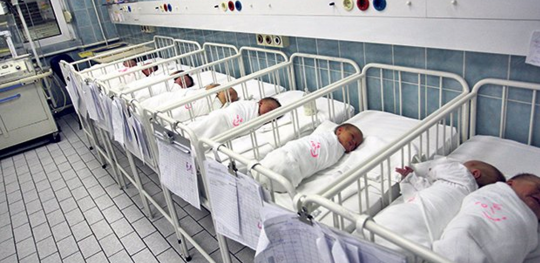 DRŽAVA POMAŽE MAME I BEBE Za prvo dete 5.000 evra, pomoć pri vantelesnoj oplodnji: Nove mere za podsticaj rađanja na snazi od septembra?