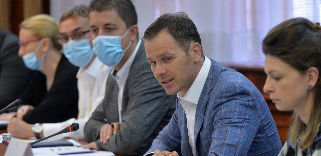 VLADA SPREMNA DA ULAŽE U EKOLOGIJU: Siniša Mali predsedavao Radnom grupom za zelene obveznice