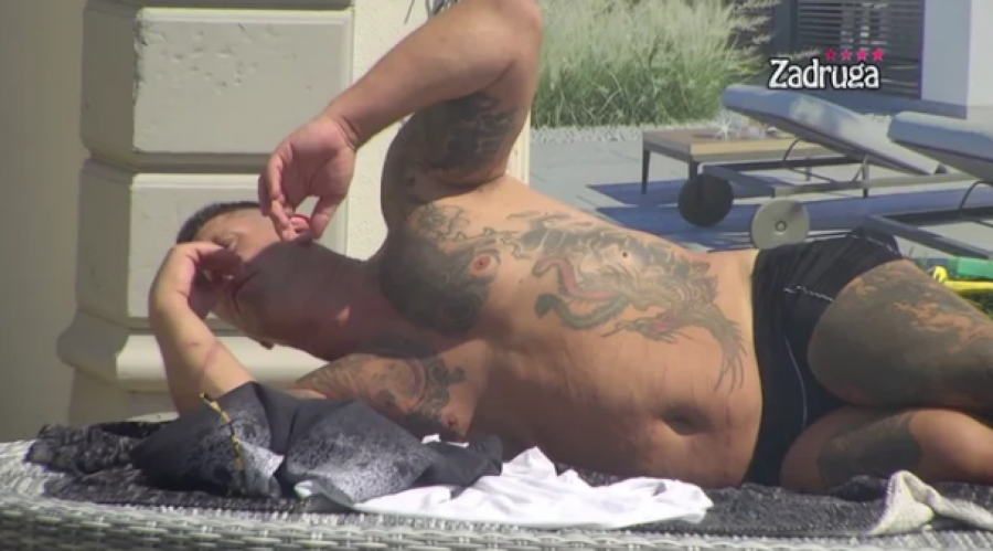 TETOVAŽE I MEGA OŽILJCI Skinuo se Kristijan Golubović, evo na šta je Kristina pala (FOTO)