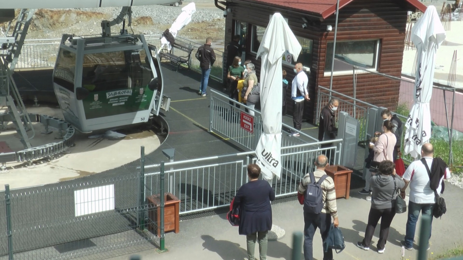 Korona je vratila Srbe na domaće planine: Na Zlatiboru ostvareno 350.000 noćenja, a Gold Gondola za nepunih pet meseci prevezla preko 100.000 ljudi (FOTO)