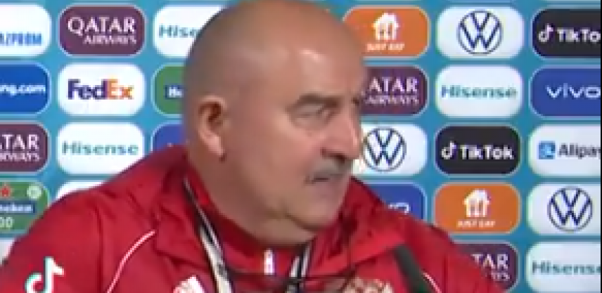 NEĆETE DA PIJETE "KOKA-KOLU"? IMA KO HOĆE! Selektor Rusije odlučio da odgovori Ronaldu, njegova reakcija je postala hit! (VIDEO)