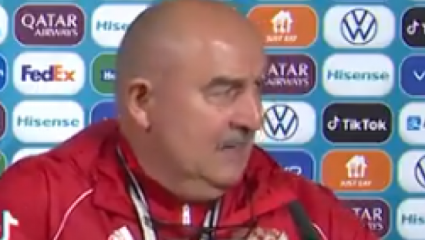 NEĆETE DA PIJETE "KOKA-KOLU"? IMA KO HOĆE! Selektor Rusije odlučio da odgovori Ronaldu, njegova reakcija je postala hit! (VIDEO)