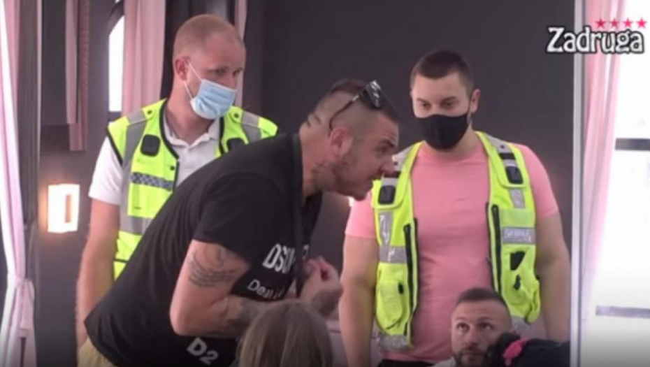 DISKVALIFIKACIJA?! Bora Santana izgovorio reči koje su strogo zabranjene u rijalitiju, zadrugari u šoku, javnost traži hitno isključenje!
