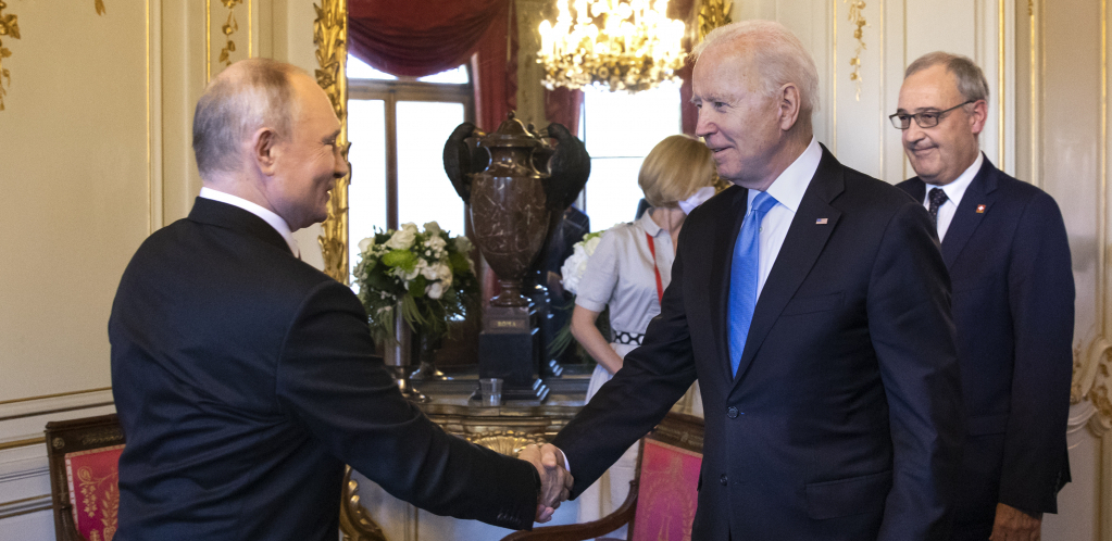 MAKRON KLJUČNI IGRAČ Dogovoren samit Bajdena i Putina o Ukrajini, Bela kuća ima jedan uslov
