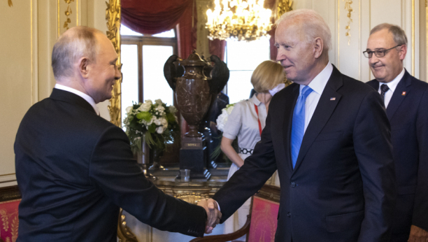 MAKRON KLJUČNI IGRAČ Dogovoren samit Bajdena i Putina o Ukrajini, Bela kuća ima jedan uslov