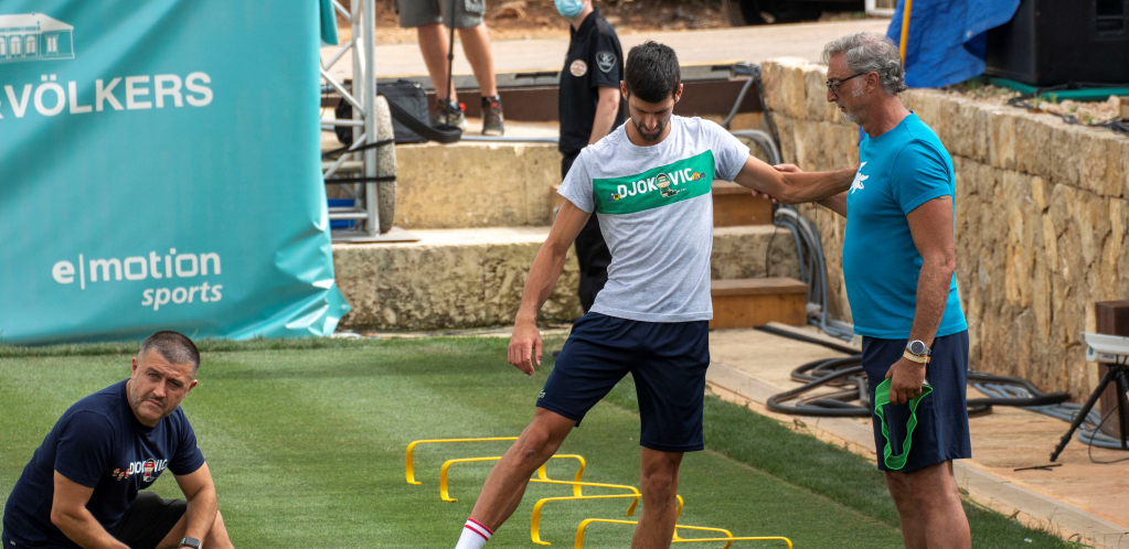 POČELE PRIPREME ZA VIMBLDON! Novak odradio prvi trening u Nadalovom gradu!