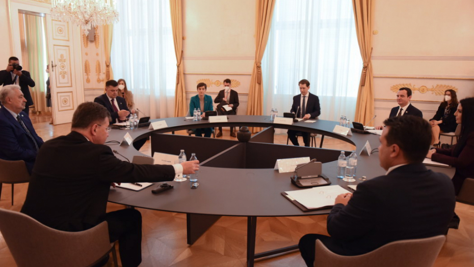 Kurc na konferenciji posebno pohvalio Srbiju i kritikovao Kurtija