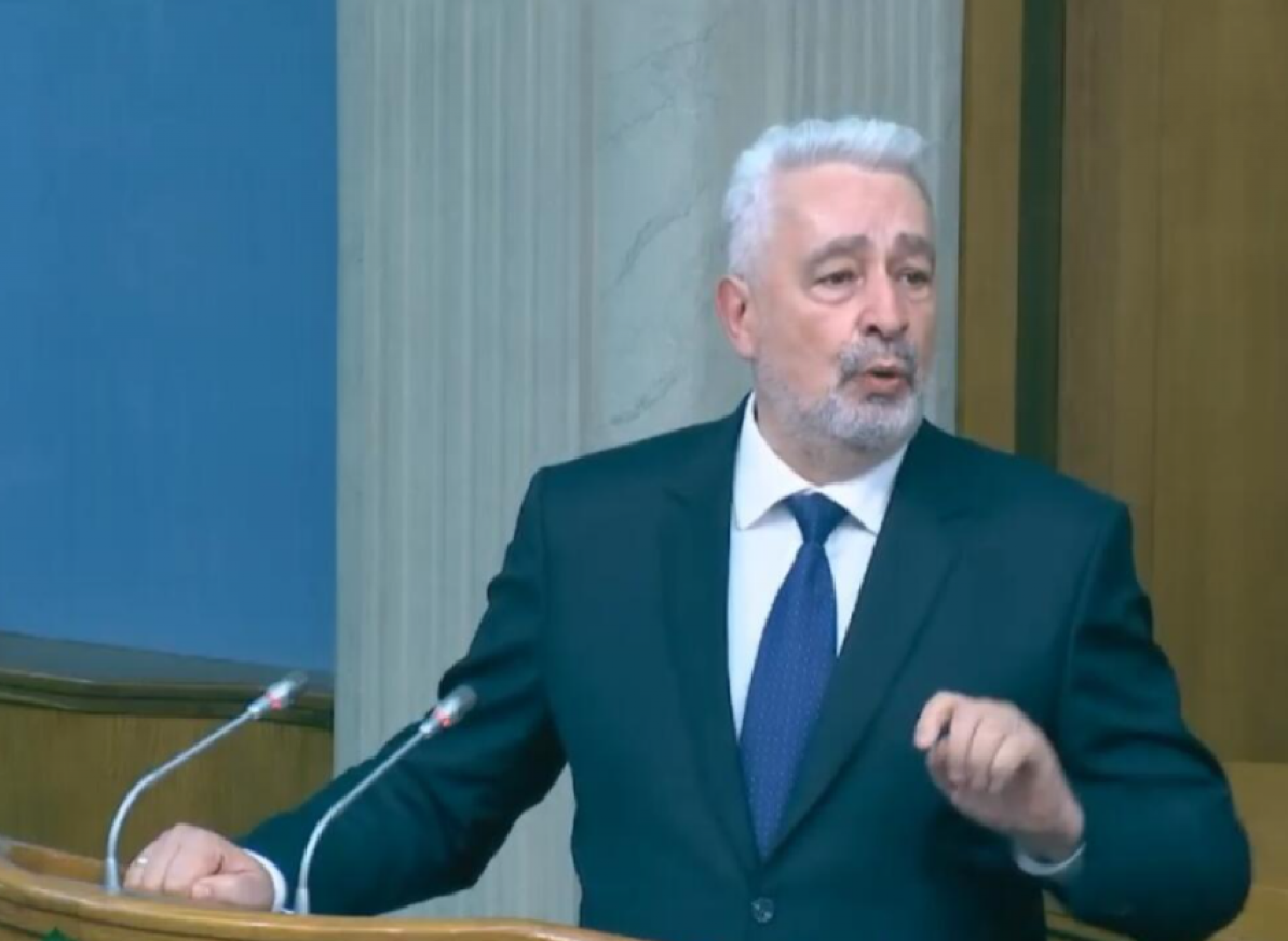 DEMOKRATSKI FRONT Krivokapić izdao sve čega se dotakao, pre izbora krstio se pred svakim saobraćajnim znakom