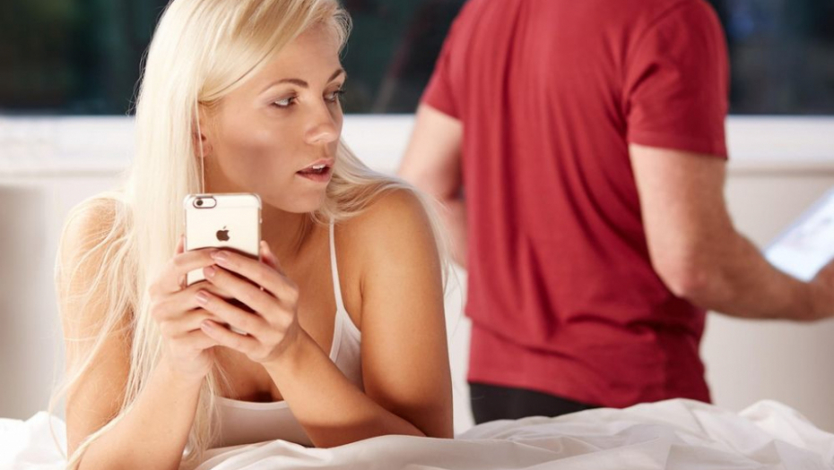 ODGOVOR VAM JE PRED NOSEM! PRELJUBNIK SE NESVESNO SAM ODAJE! Varalica najčešće nosi ovaj odevni predmet!