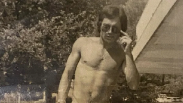 ON JE NAJVEĆI FOLKER SVIH VREMENA Sad je njegova popularna ćerka objavila fotku iz porodičnog albuma, da li prepoznajete o kome se radi? (FOTO)