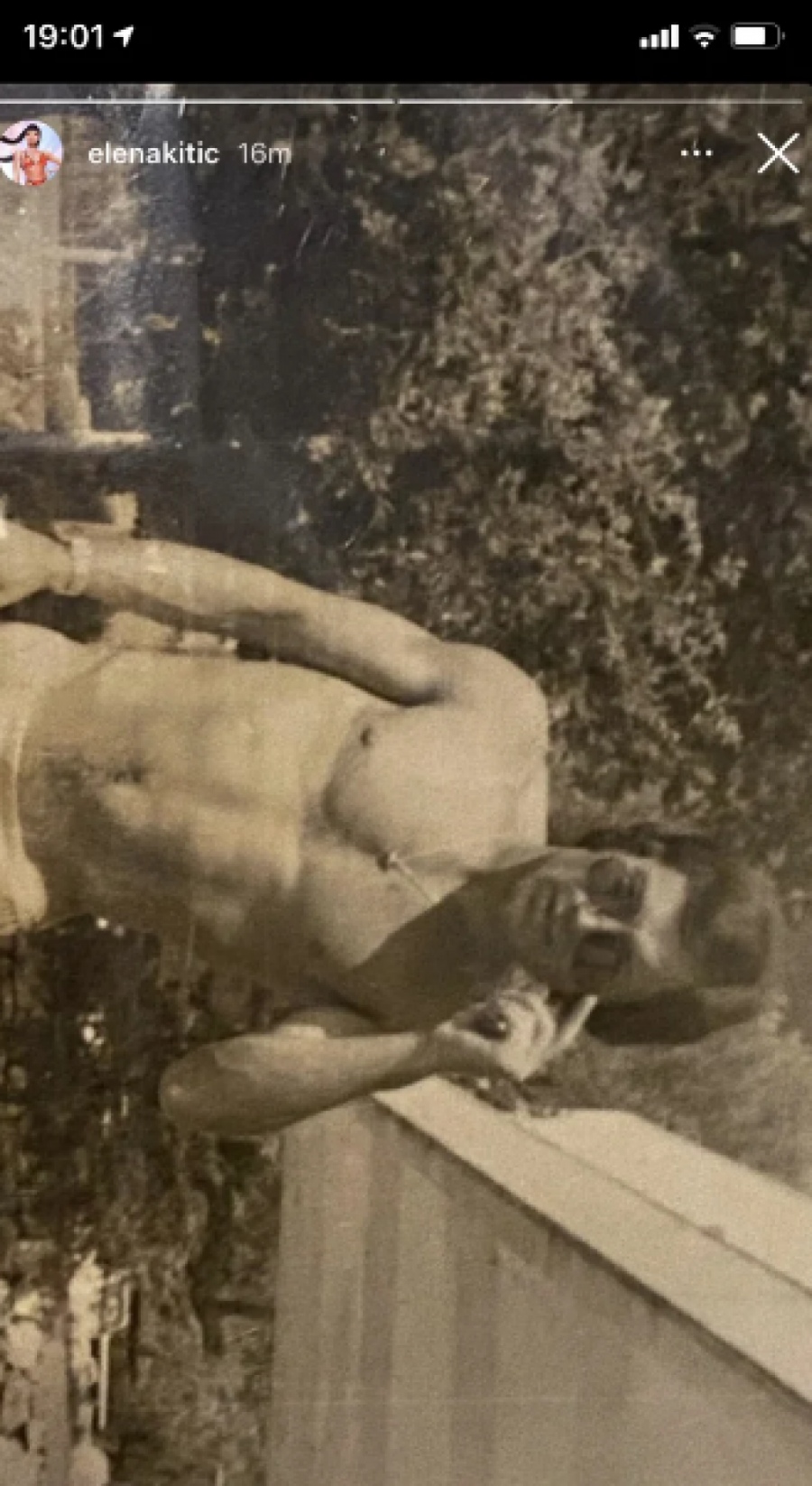 ON JE NAJVEĆI FOLKER SVIH VREMENA Sad je njegova popularna ćerka objavila fotku iz porodičnog albuma, da li prepoznajete o kome se radi? (FOTO)