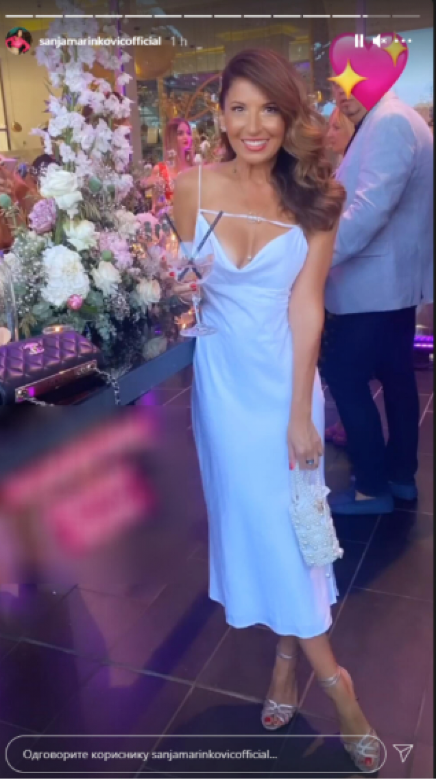 VODITELJKA U BELOM Sanja Marinković pokazala nikad dublji dekolte, sve pršti od se*sepila (FOTO)