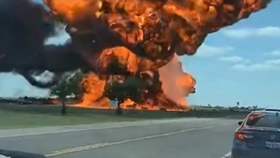 OGROMNA VATRENA LOPTA Dramatičan snimak eksplozije cisterne u Teksasu (VIDEO)