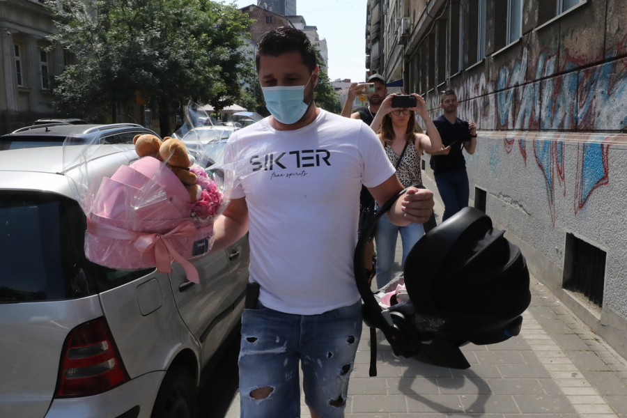 ONI NIKAD NEĆE BITI PORODICA!  Pričalo se da je beba Mia pomirila Marka i Anabelu, a evo u kakvim su oni zaista odnosima