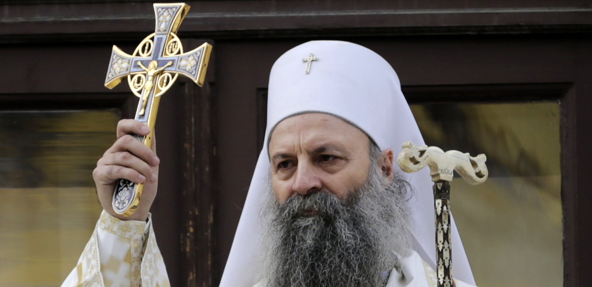 SLIČNI I LIKOM I DELOM Rođeni brat patrijarha Porfirija neverovatno podseća na njega (FOTO/VIDEO)
