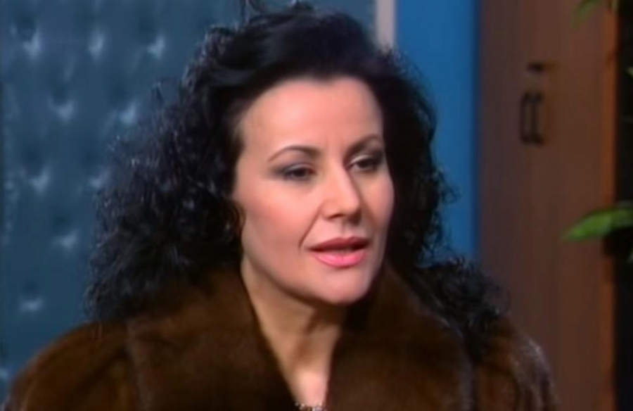 NISAM IŠLA U ŠKOLU JER MI SE MAJKA SKIDALA PRED KAMERAMA  Ćerka Snežane Savić o teroru koji je doživljavala zbog maminog posla