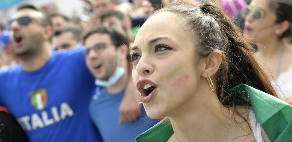 POČELA FEŠTA Azuri slave u Rimu uz legendarnu pesmu koju zna ceo svet (VIDEO)