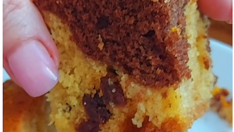 NAJBOLJI RECEPT ZA MRAMOR KOLAČ: Sočan i rastresit, pravićete ga samo na ovaj način (VIDEO)
