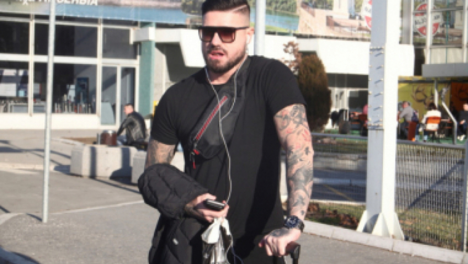 OBOŽAVAO GRUPNJAKE MC Stojan otkrio šta je radio sa devojkama koje dovuče u apartman