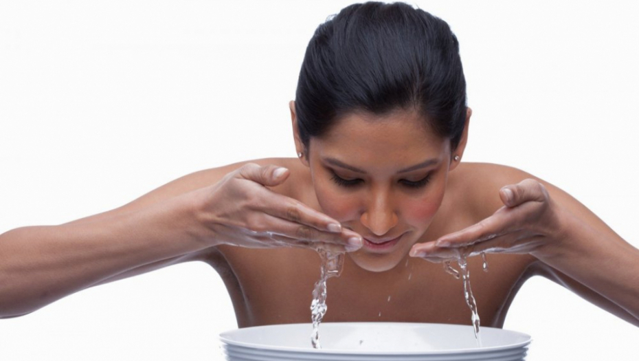 ČAJ ZA SKIDANJE BORA: Umijte se ovim začinom za nedelju dana imaćete zdraviju i lepšu kožu