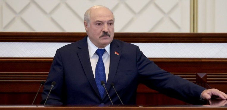 STRAH SE UVUKLA U KOSTI MNOGIMA Lukašenko ima kec u rukavu