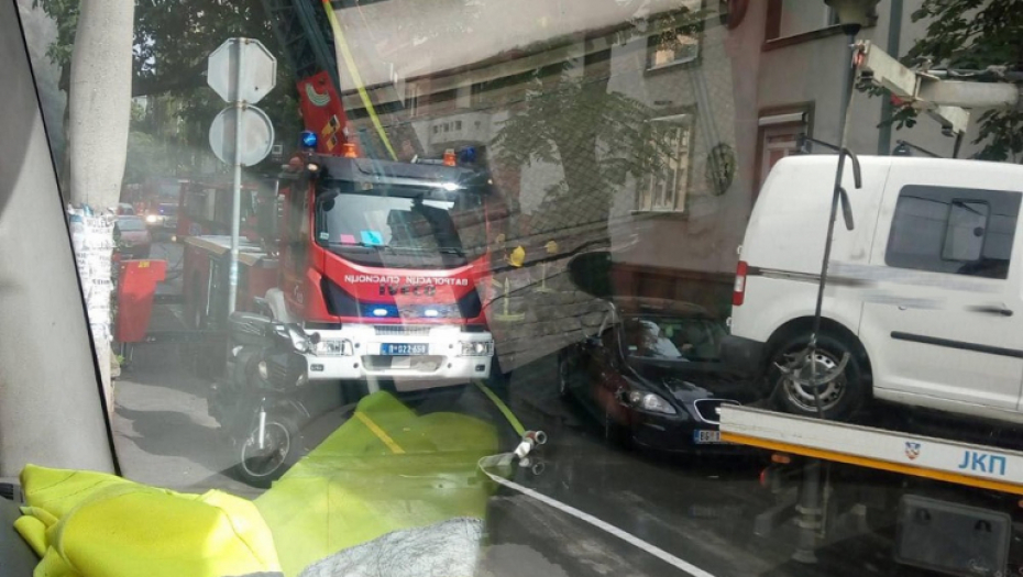 DRAMA VATROGASACA NA ZVEZDARI Ekipe doletele do zgrade, a onda su naišli na veliki problem! Odmah su alarmirali drugu službu! (FOTO)