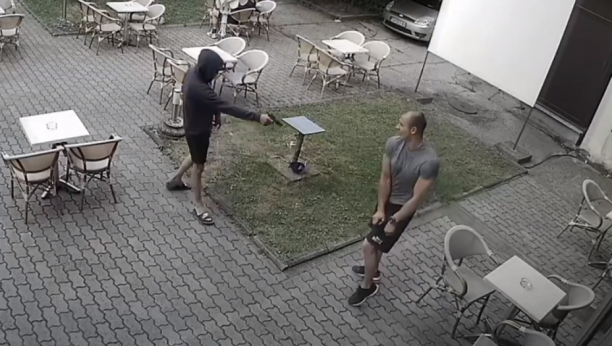 (UZNEMIRUJUĆI VIDEO) JEZIVO Snimak pucnjave u Čačku, hladnokrvno prišao muškarcu i izrešetao ga!