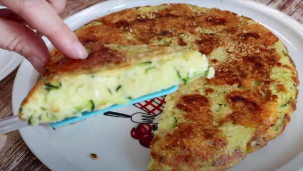 OVAKO NEŠTO JOŠ NISTE PROBALI: Zapečene tikvice sa šunkom i sirom, kombinacija ukusa koja obara s nogu!