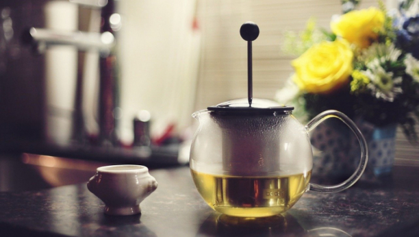 Zdrav i osvežavajuć: Napravite napitak od zelenog čaja i limuna