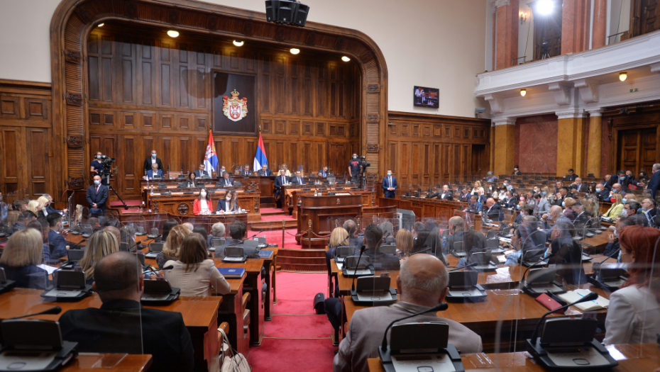 TRI ZAKONA PODIGLA SRBIJU NA NOGE Sednica Odbora Skupštine Srbije neće biti održana, advokati obustavljaju rad!