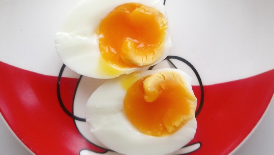 LIMUN MOŽE ZAMENITI SO, NOŽ SE MOŽE NAOŠTRITI TANJIROM: Beli luk se brže ljušti... Ovo su neki kulinarskih trikova, koji su zaista efikasni