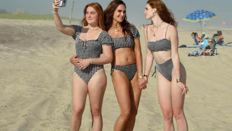 GLUMICA SE SKINULA U BIKINI I POKAZALA IZVAJANO TELO! Svi u čudu komentarišu: 