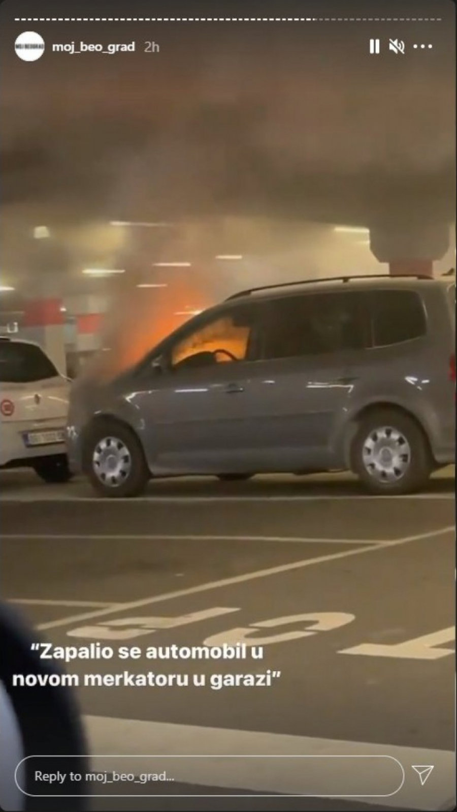 POŽAR NA NOVOM BEOGRADU Zapalio se automobil u tržnom centru! (FOTO)