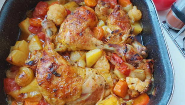 RUČAK ZA DESETKU: Piletina sa povrćem, neverovatno sočna i ukusna (VIDEO)