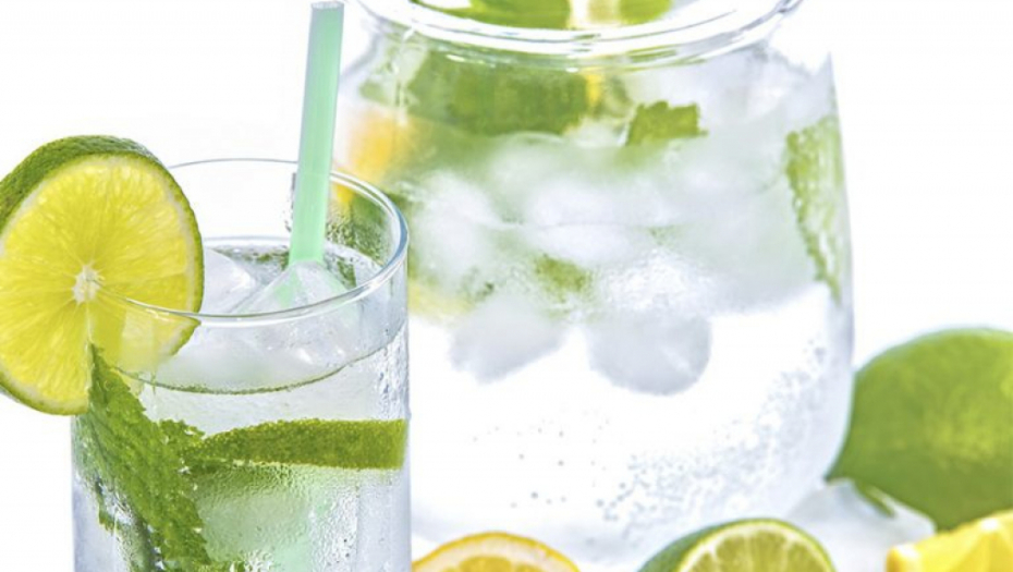 NEĆETE VEROVATI, ALI ČARAPE IZ FRIŽIDERA SU SPAS OD VRUĆINE! 10 trikova kako da se rashladite tokom leta