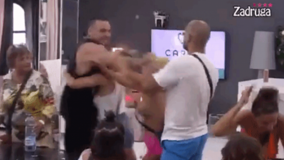DISKVALIFIKACIJA?! Filip Car žestoko nasrnuo na Mišela i udario ga, obezbeđenje momentalno uletelo, neviđeni haos u Zadruzi! (FOTO)