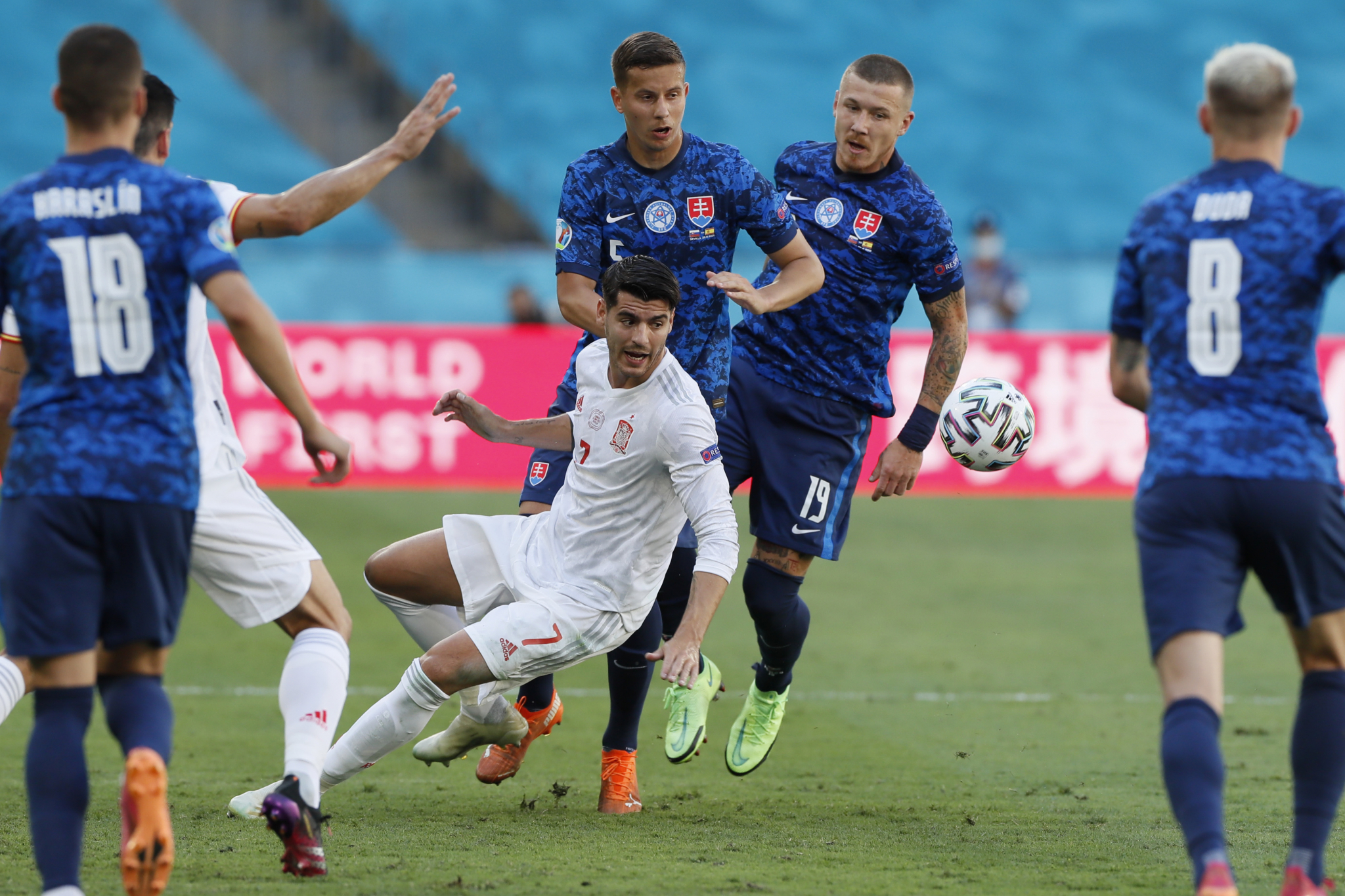 FANTASTIČNI MEČEVI! Španija pregazila Slovačku, Švedska u uzbudljivom meču savladalu Poljsku, nisu pomogla ni dva gola Roberta Levandovskog