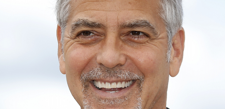 AKO IMAM JA, IMAĆETE I VI! Poznati glumac poklonio prijateljima po milion dolara, način na koji je to učinio slama srca