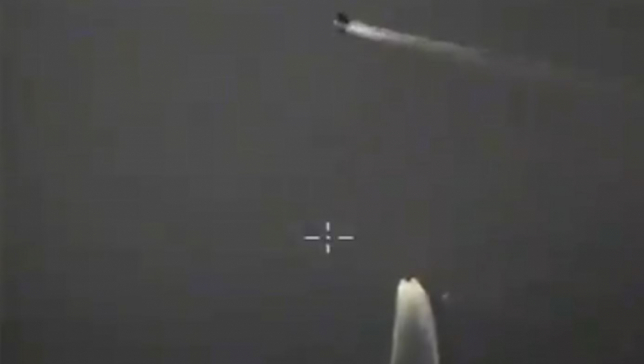 GDE STE POŠLI!? Objavljen snimak! Britanski brod krenuo na Rusiju, počeli su da sevaju rafali, a onda su ih videli!