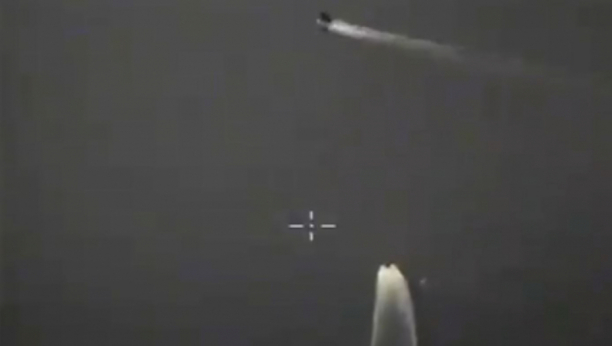 GDE STE POŠLI!? Objavljen snimak! Britanski brod krenuo na Rusiju, počeli su da sevaju rafali, a onda su ih videli!