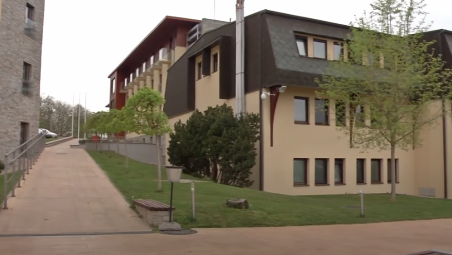 SLUČAJ MANIJAKA IZ PETNICE Fotke golih devojaka obrisane iz računara!