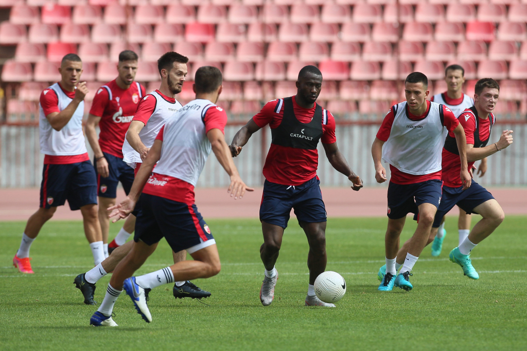 CRVENA ZVEZDA SPREMA BOGATU PONUDU! Vezista ima ponudu od 1.500.000 evra!