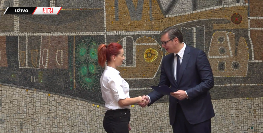 PREDSEDNIK SRBIJE SE OBRATIO GRAĐANIMA Vučić: Pominjući mene, pokušavaju sebe da uzdignu! Naša snaga je zasnovana na rezultatima