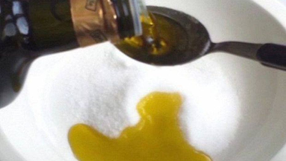 KOMBINACIJA OD 2 JEFTINA SASTOJKA ČINI ČUDA! Smesa sode bikarbone i ricinusovog ulja rešiće vas 8 boljki