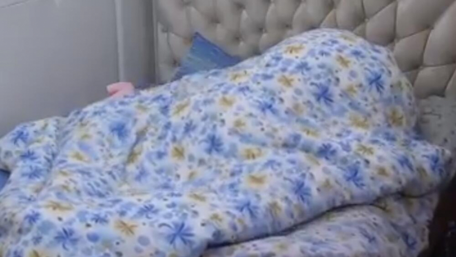 SMENJUJU SE KAO NA TRACI Vrele scene tresu Zadrugu u svakoj sobi po jedan par, Šimanovcima odzvanjaju uzdasi (VIDEO)